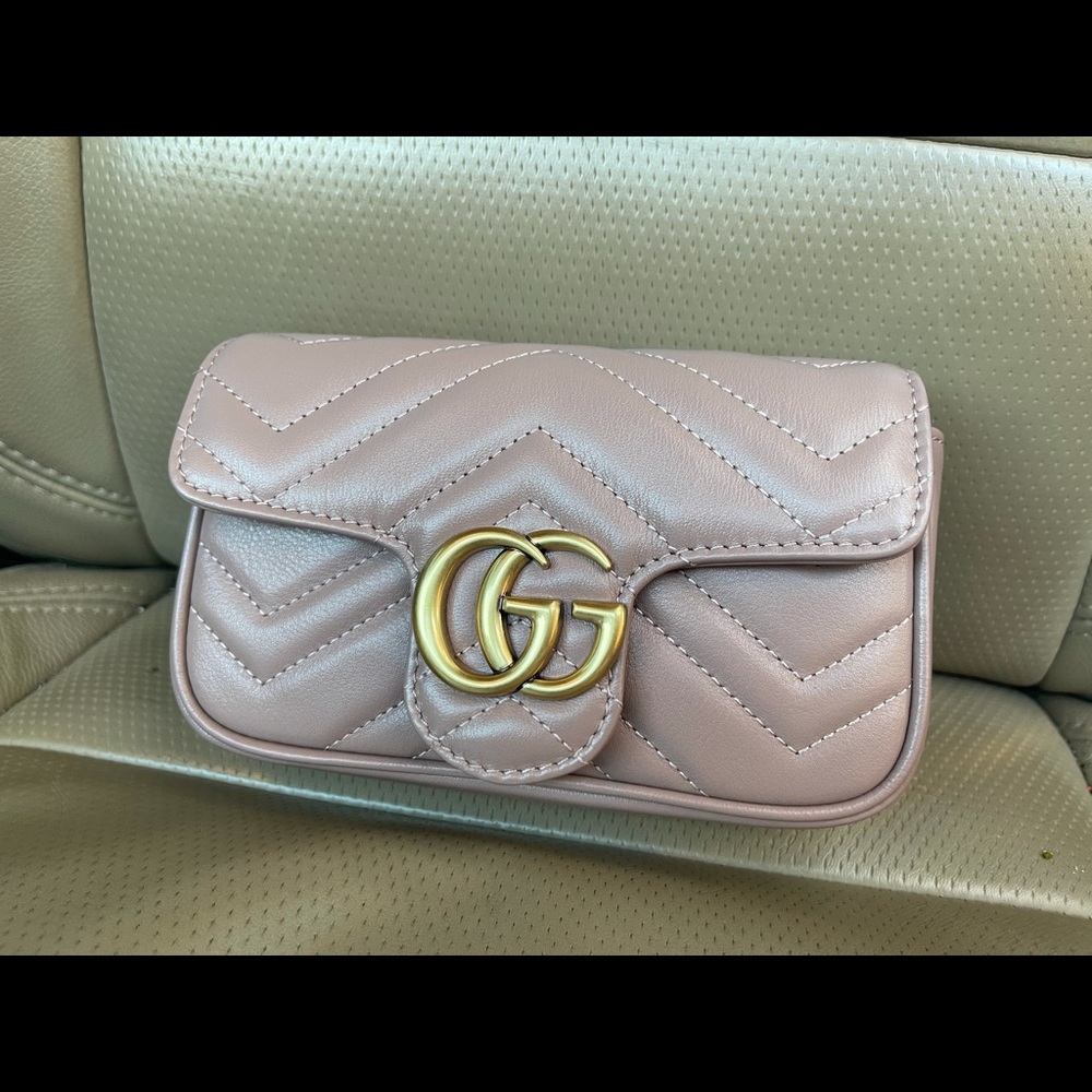 GG Marmont matelassé leather super mini bag